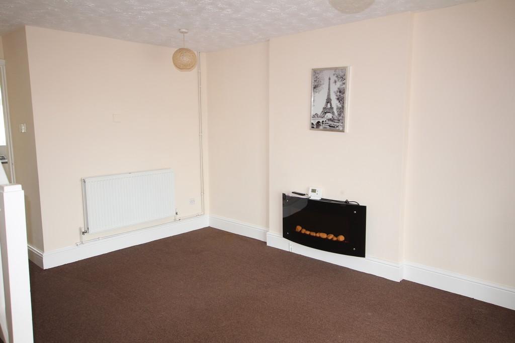 Sandringham Drive, Grantham 2 bed semidetached house £685 pcm (£158 pw)