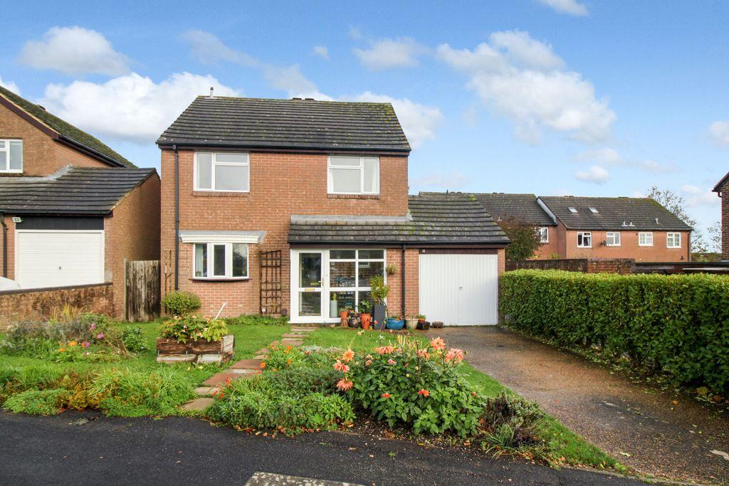 St Annes Close, Winchester SO22 4LQ 4 bed detached house £500,000