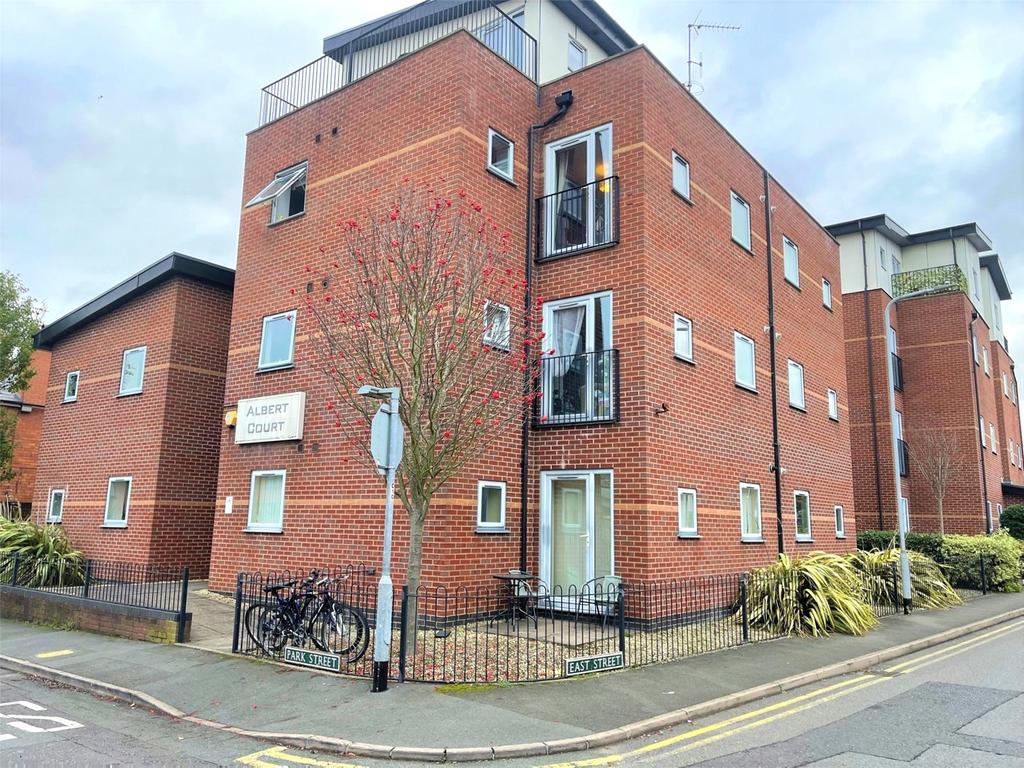 Albert Court, Bridgtown, Cannock... 2 bed flat £115,000