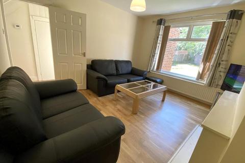 4 bedroom semi-detached house to rent, Brentbridge Road, Fallowfield, M14