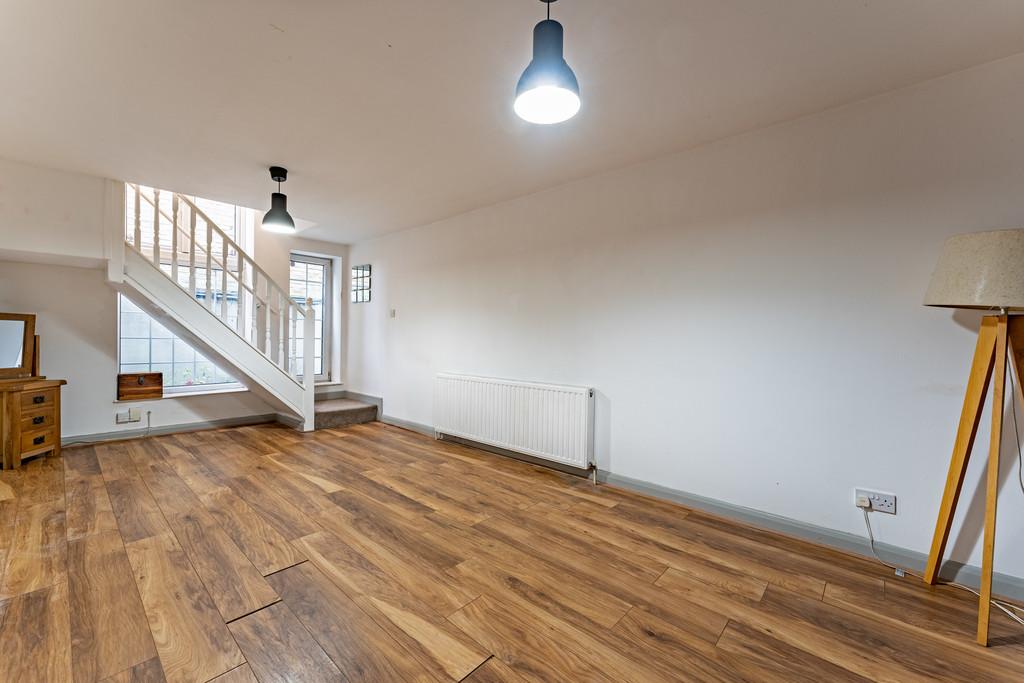Teesdale Road, Leytonstone 2 bed apartment £1,600 pcm (£369 pw)