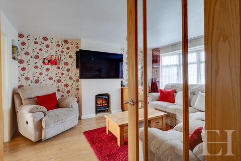 6 Robin Way, Chelmsford, CM2 8AS