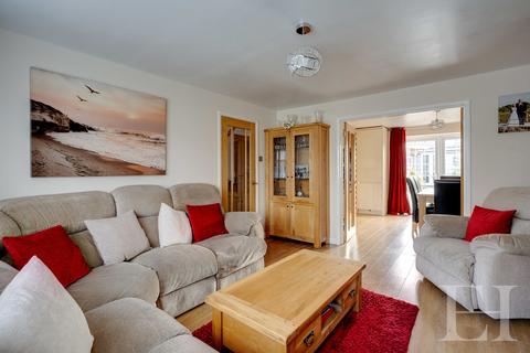 6 Robin Way, Chelmsford, CM2 8AS