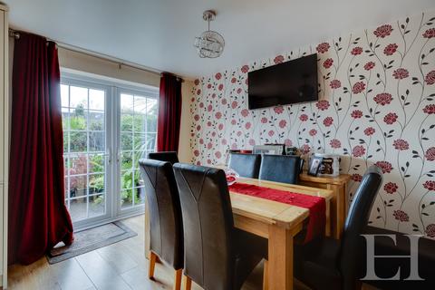 6 Robin Way, Chelmsford, CM2 8AS
