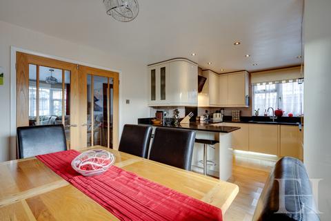 6 Robin Way, Chelmsford, CM2 8AS