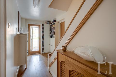 6 Robin Way, Chelmsford, CM2 8AS