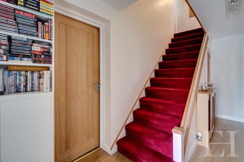 6 Robin Way, Chelmsford, CM2 8AS