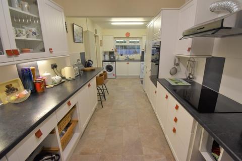 3 bedroom detached bungalow for sale - St. Nicholas Crescent, Penally, Penally, Pembrokeshire