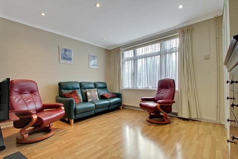 3 bedroom terraced house for sale - Courtenay Avenue, Harrow Weald