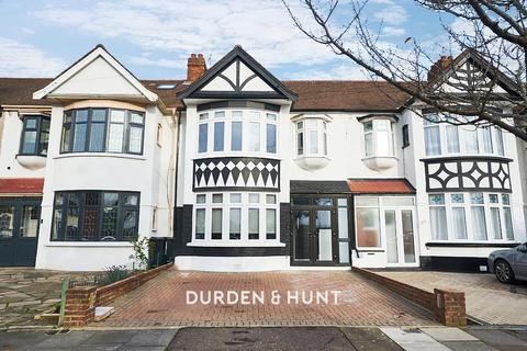 5 bedroom terraced house for sale - Northwood Gardens, Clayhall, IG5 0AD