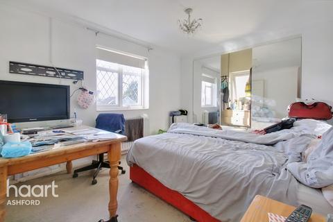 3 bedroom semi-detached house for sale - Feltham Hill Road, Ashford