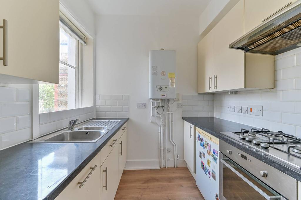 PALACE ROAD, Tulse Hill, London, SW2 2 bed flat £1,700 pcm (£392 pw)