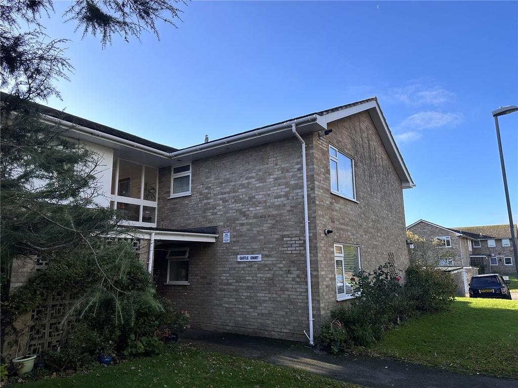 Waterford Place, Highcliffe, Christchurch, BH23 2 bed apartment £940