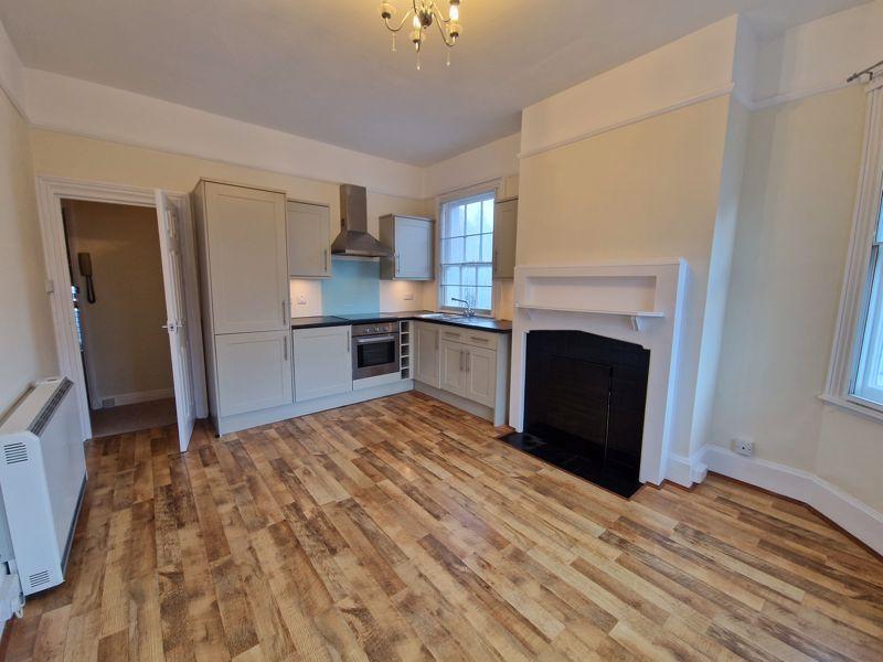 Ockenden Lane, Cuckfield 1 bed apartment £850 pcm (£196 pw)