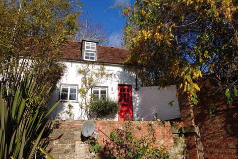 1 bedroom character property to rent, Castle Walk, Reigate