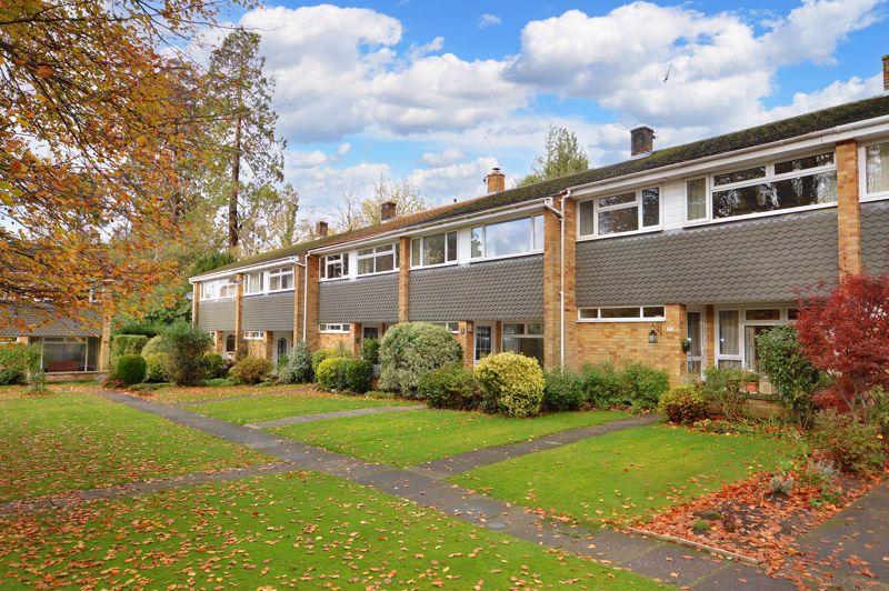 Shipley Court, Central Liphook 3 bed terraced house £389,000