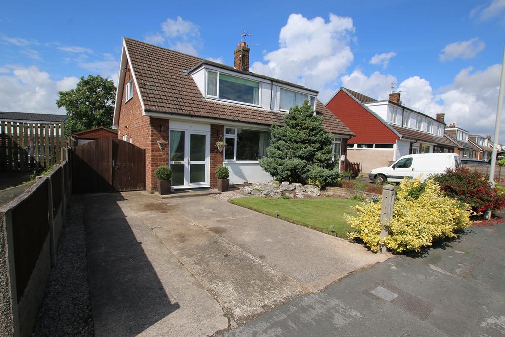 Landsmoor Drive, Longton, Preston, PR4 2 bed semidetached house £795