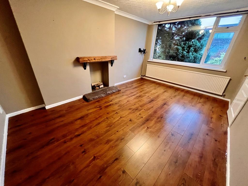 Landsmoor Drive, Longton, Preston, PR4 2 bed semidetached house £795