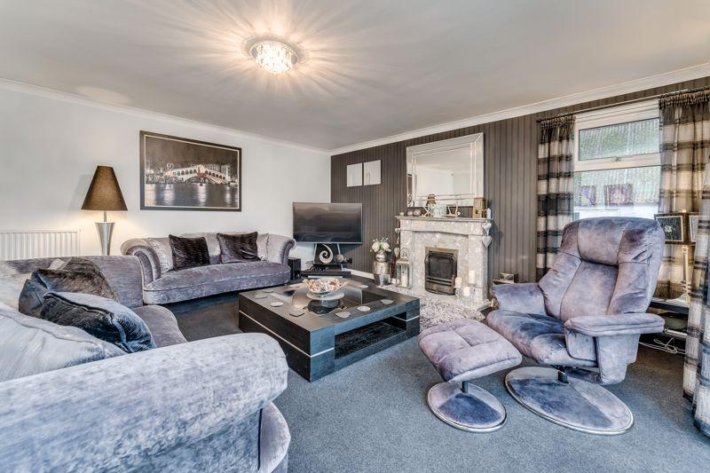 5 Busbie Holdings, Crosshouse Road, Knockentiber, KA2 0BY 3 bed