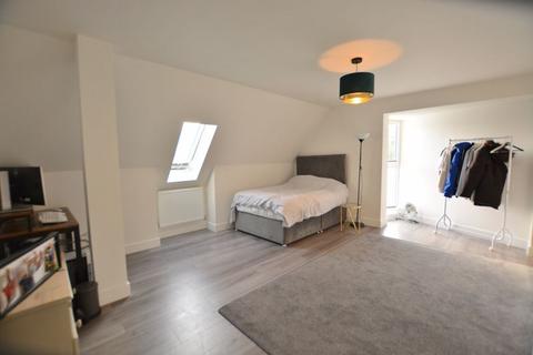 3 bedroom apartment for sale, Beechwood Gardens, Slough
