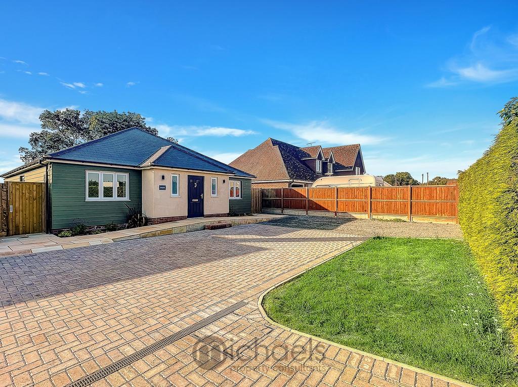 Colchester Road, Ardleigh, Colchester, CO7 3 bed detached bungalow for