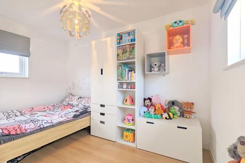 41 Loxwood Close, Feltham, TW14 8SQ