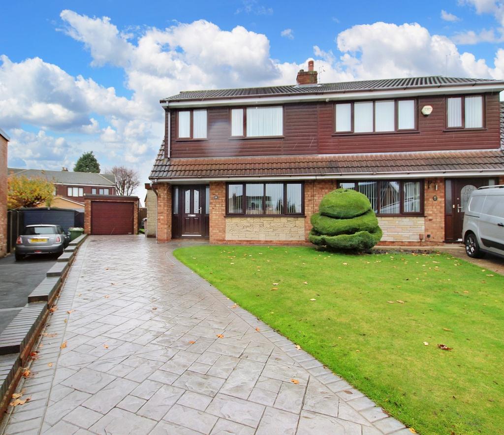 Argyll Close, AshtoninMakerfield, Wigan, WN4 3 bed semidetached house for sale £225,000