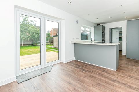 4 bedroom semi-detached house for sale - Woodhouse Road, Davyhulme, Manchester, M41