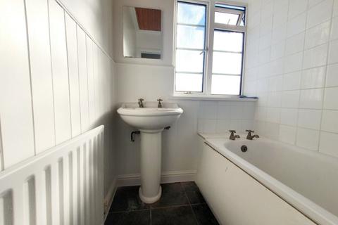 3 bedroom flat to rent - Garden Close, Ruislip, Middlesex, HA4
