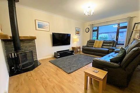 3 bedroom bungalow to rent, 7 Abbots Wynd, Keltybridge