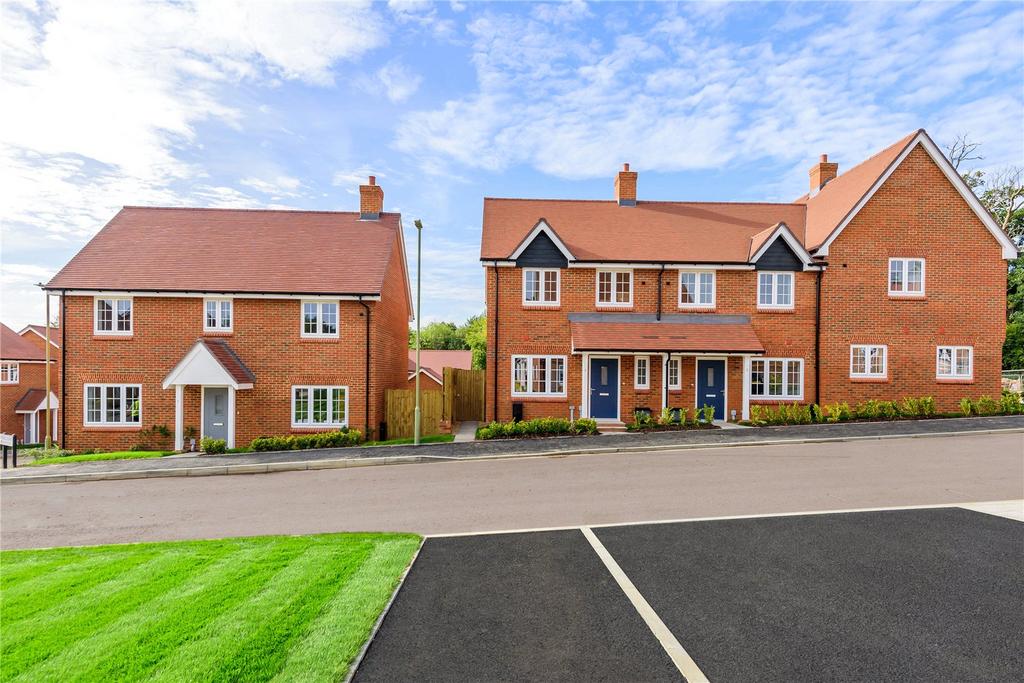 Garden, Winchester Road, Wickham, Fareham, PO17 3 bed terraced