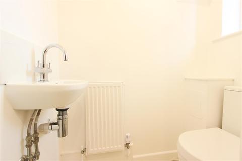 4 bedroom end of terrace house to rent - Foxmead Close, Enfield