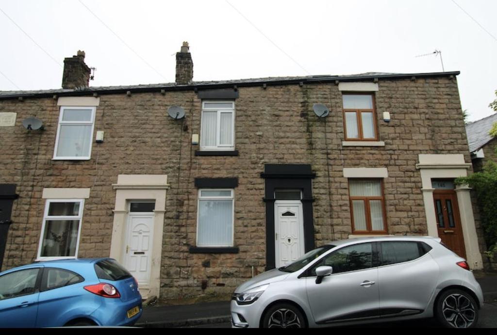 Counthill Road, Oldham 2 bed terraced house £105,000