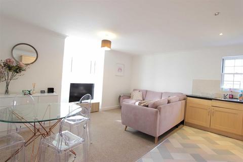 2 bedroom flat for sale - Blackwell Close, Winchmore Hill