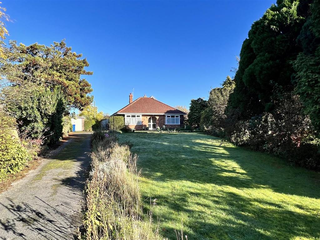 Back Lane, HolmeOnSpaldingMoor 2 bed detached bungalow for sale £