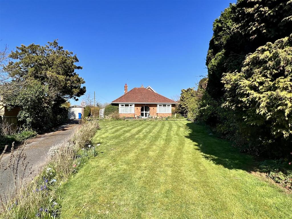 Back Lane, HolmeOnSpaldingMoor 2 bed detached bungalow for sale £265,000