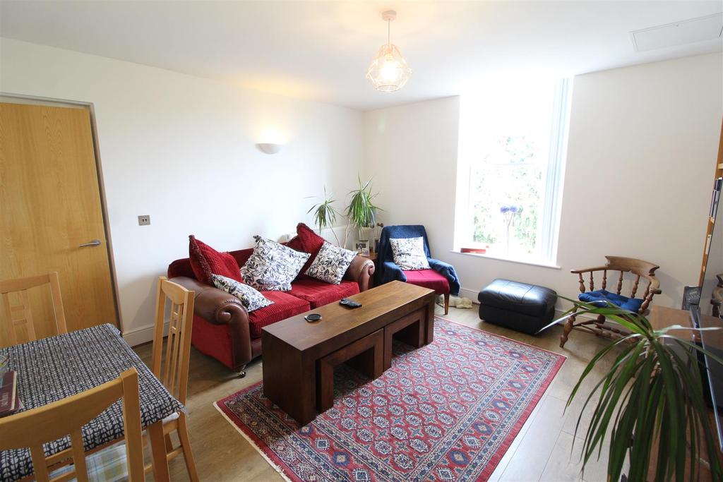 Queens Road, Oswestry 2 bed apartment for sale £155,000