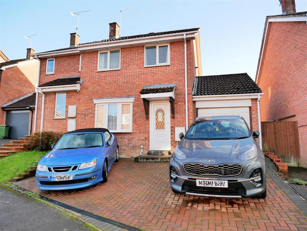Westerham walk, Calne 2 bed semidetached house £270,000