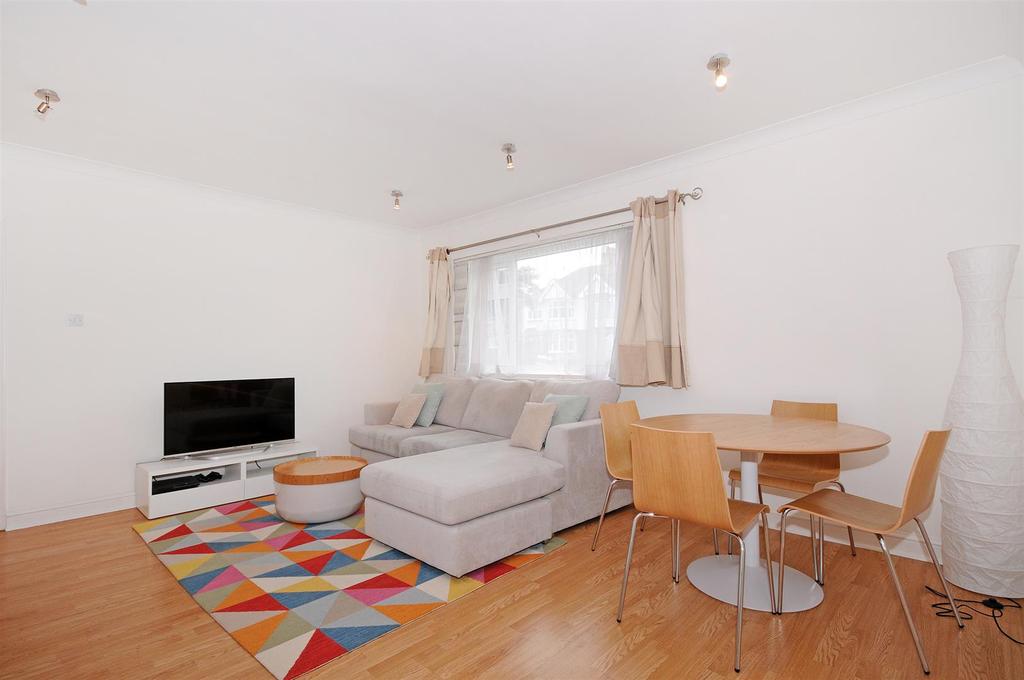 Grange Road, Ealing, W5 2 bed ground floor flat £1,750 pcm (£404 pw)