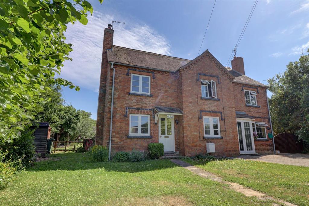 Bredon View, Great Comberton 2 bed semidetached house £895 pcm (£207 pw)