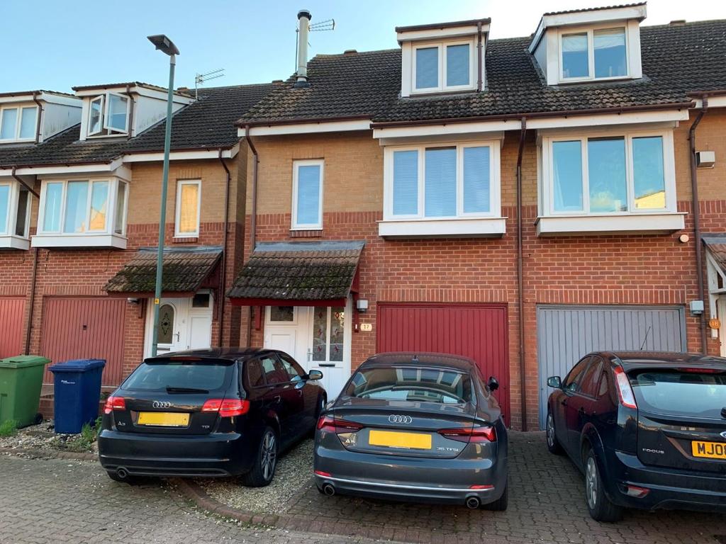 Longford Mews, Longford, Gloucester 3 bed townhouse £1,025 pcm (£237 pw)