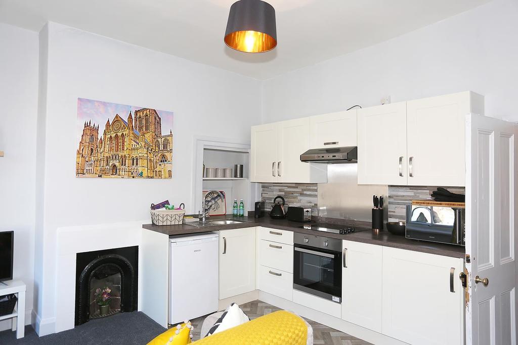 Nunthorpe Road, York 1 bed flat £775 pcm (£179 pw)