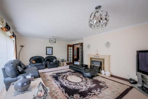2 Birchroyd Close, Huddersfield, HD2 2ES