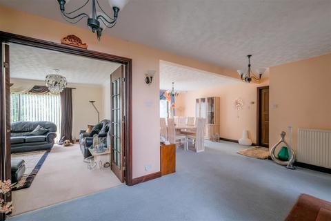 2 Birchroyd Close, Huddersfield, HD2 2ES