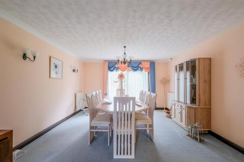 2 Birchroyd Close, Huddersfield, HD2 2ES