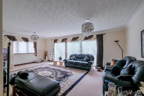 2 Birchroyd Close, Huddersfield, HD2 2ES