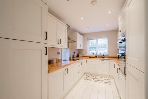 67 Common Road, Low Moor, Bradford, BD12 0TN