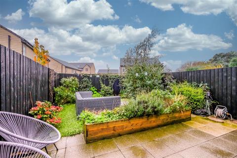 67 Common Road, Low Moor, Bradford, BD12 0TN