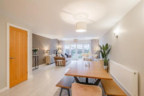 67 Common Road, Low Moor, Bradford, BD12 0TN