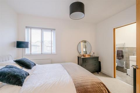 67 Common Road, Low Moor, Bradford, BD12 0TN
